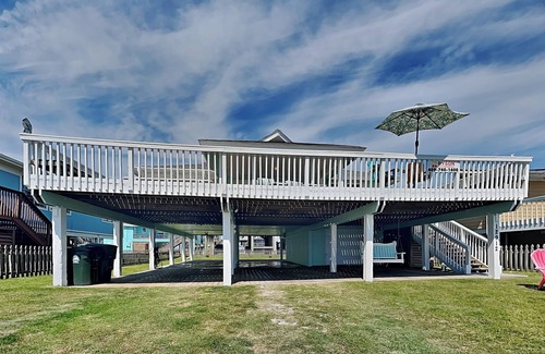 Bermuda Beach Cottage | Relax at Bermuda Sunrise with Oceanfront Views & Kitchen