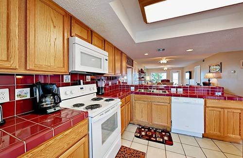 South Padre Island Condo | Beachfront Condo with Balcony Views, Pool & Hot Tub