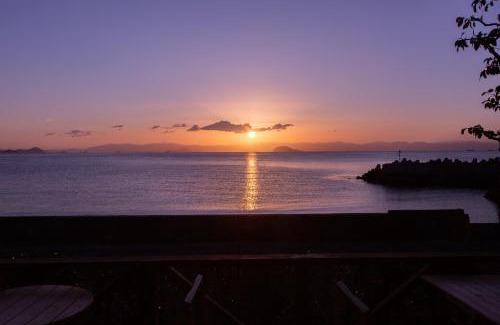 Suooshima Villa | Beachfront Cabin