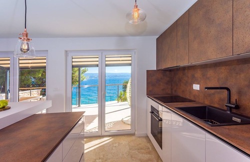 Tice Villa | Beachfront Villa Ahoi: 2 Bedrooms with Heated Pool & Views