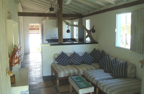 Marau House | Beachfront Casa Pescador with Pool and Ocean Views