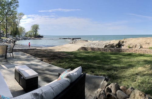 Huron House | Beachfront Bliss: Cedar Point, Fishing & Family Fun Awaits!