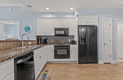 Lower Grand Lagoon Condo | Beachfront Condo with Ocean View and Spa Amenities