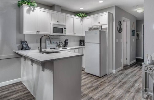 Central Okanagan Condo | Seaside Beachfront Condo for Your Perfect Getaway