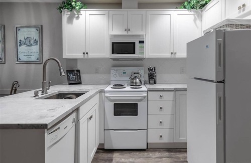 Central Okanagan Condo | Seaside Beachfront Condo for Your Perfect Getaway