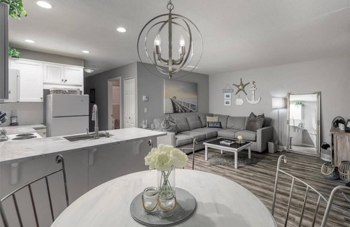 Central Okanagan Condo | Seaside Beachfront Condo for Your Perfect Getaway