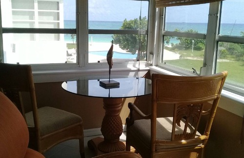 Discovery Bay Condo | Idyllic Beachfront Condo on Grand Bahama's Coral Beach