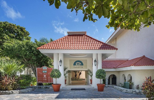 Playacar Condo | Beachfront Escape: Xaman Ha 7018 with Pool & Breakfast