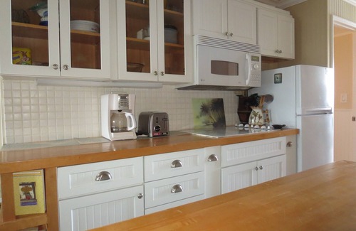 Makaha Condo | Seaside Haven: Beachfront Condo on Oahu's Hidden Gem