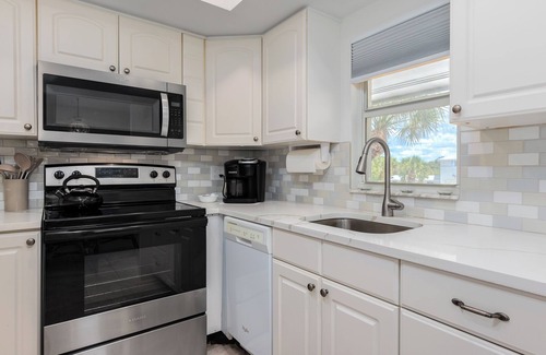 Nokomis Condo | Beachfront Condo with Ocean View at Jetties Pointe Cottage
