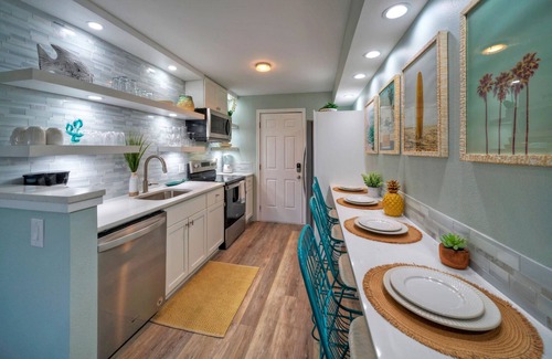 Port Aransas Condo | Beach Happy by AvantStay | Oceanfront Pool & Views