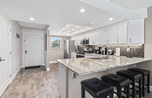 Bradenton Beach Condo | Renovated Beachfront Retreat with Heated Pool & Gulf Views