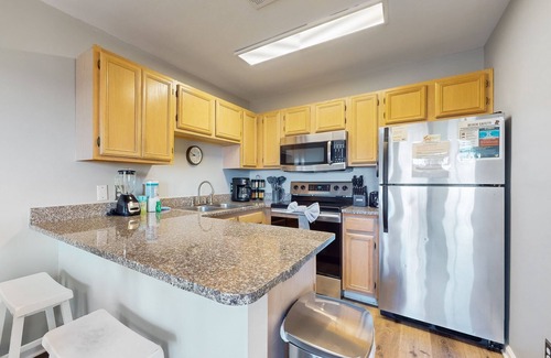 Avalon Beach Estates Condo | Beachfront condo with private balcony, shared pool/hot tub/BBQ
