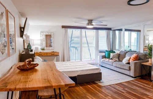 Punaluu Condo | Oceanfront Condo with Breathtaking Views & Pool Access
