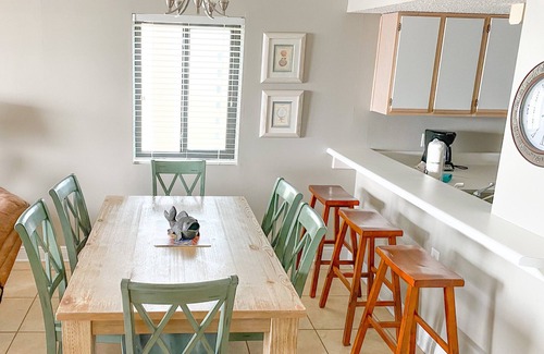 Gulf Shores Condo | Beachfront Retreat with Balcony in Gulf Shores, AL