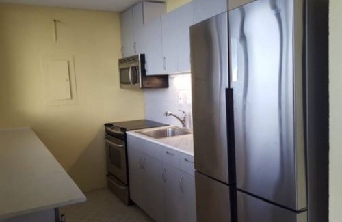 Bolongo Bay Apartment | Beachfront Condominium with On-Site Bar and Pool Access