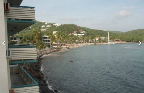 Bolongo Bay Apartment | Beachfront Condominium with On-Site Bar and Pool Access