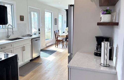 Saint Ambroise Cottage | BEACHFRONT COTTAGE *fully renovated*