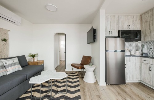 Townsite Cottage | Beachfront Cottage 107: Guest Rated 10/10 & Pet Friendly