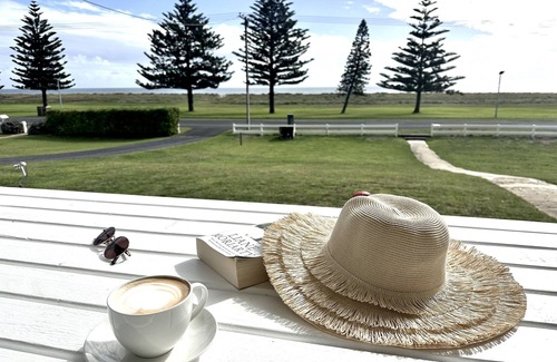 Lacepede Cottage | Beachfront Cottage with Ocean Views – 10/10 Guest Rated