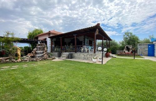 Nea Propontida House | Oceanfront Beach Cottage - Guest Rated 9.4/10 & Pet Friendly