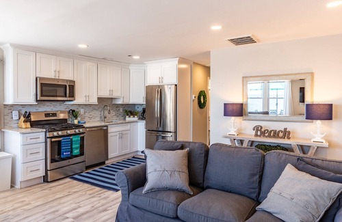 Fairfield Cottage | Cozy Beachfront Cottage with Ocean Views in Fairfield Beach