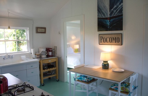 Pocomo Cottage | Beachfront Cottage with Breathtaking Views and Top Amenities