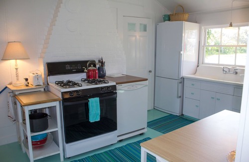 Pocomo Cottage | Beachfront Cottage with Breathtaking Views and Top Amenities