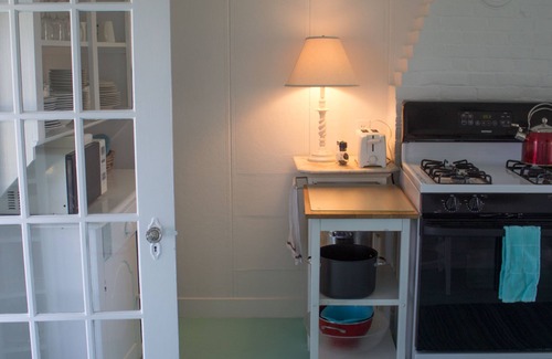 Pocomo Cottage | Beachfront Cottage with Breathtaking Views and Top Amenities