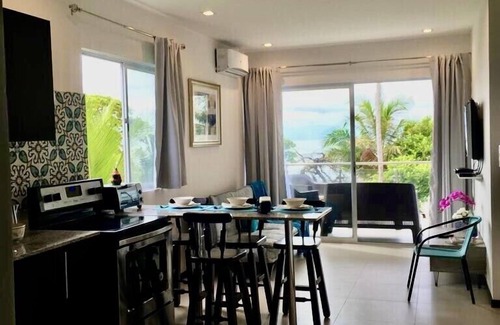 Bejuco Condo | Beachfront Bliss: 10/10 Rated with Ocean Views & Pool