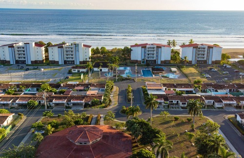 Bejuco Condo | Beachfront Bliss: 10/10 Rated with Ocean Views & Pool