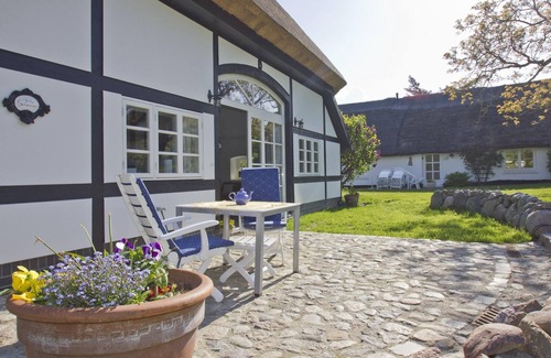 Neuendorf Apartment | Beachfront Retreat with Private Bathing Area - Gutshof Ostseeblick FeWo 03