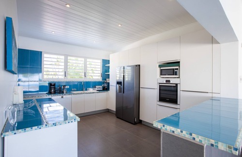 Beacon Hill Villa | Beachfront Design Villa with Private Pool and Ocean Views