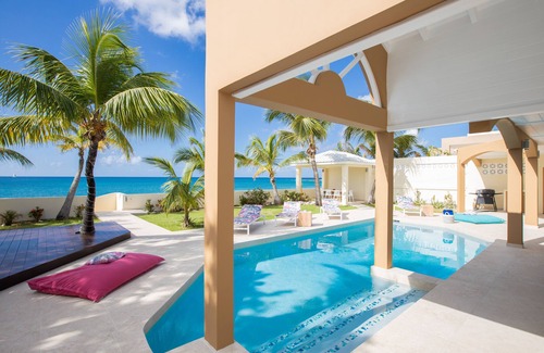 Beacon Hill Villa | Beachfront Design Villa with Private Pool and Ocean Views