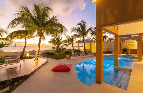 Beacon Hill Villa | Beachfront Design Villa with Private Pool and Ocean Views