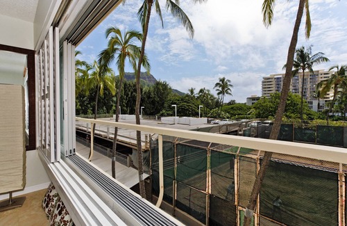 Diamond Head - Kapahulu - St. Louis Condo | Oceanfront Bliss with Diamond Head Views in Waikiki