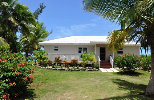 Governor's Harbour House | Unforgettable Beachfront Retreat with Tiki Hut & Kayaks