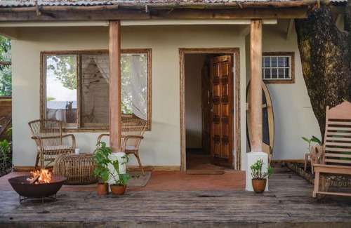 Garza House | Beachfront Eco Cabina with Private Beach & Ocean View
