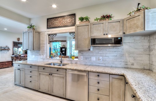 Jose's Hideaway House | Beachfront Retreat with Gulf Views and Pet-Friendly Perks