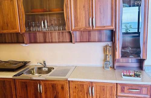 Sunny Beach Apartment | Beachfront Estate with Breakfast & Child-Friendly Amenities