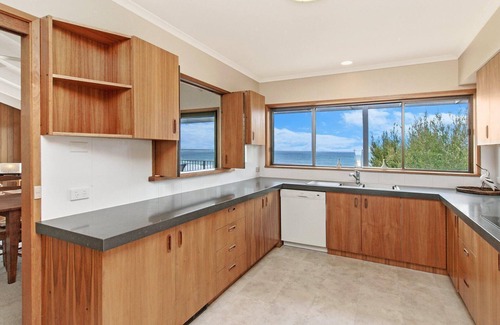 Port Fairy Apartment | Beachfront Haven with Elevated Ocean Views and Pool Access