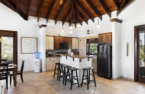 Double Bay House | Beachfront Estate with Heated Pool on Pink-Sand Beach
