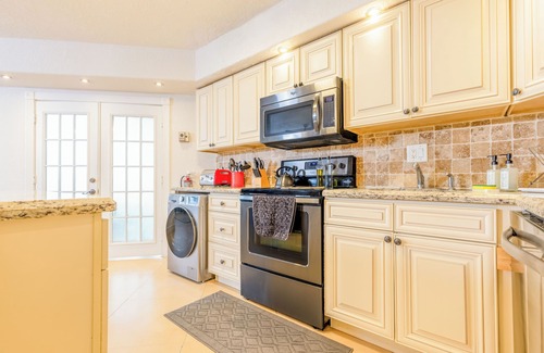 Bermuda Riviera Condo | Beachfront Escape with Pool & Amazing Ocean Views