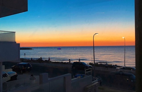 Glenelg North Apartment | Beach Escape No 5: Pet-Friendly Retreat with Ocean Views