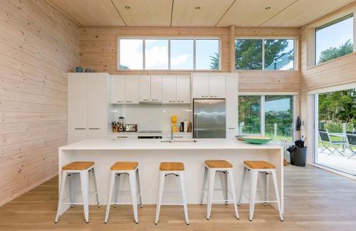 Snells Beach House | Beachfront Retreat - Snells Beach Holiday Home with Ocean Views
