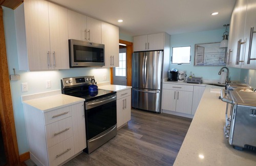 Camp Ellis House | Beachfront Family Retreat with Ocean View & Child-Friendly Space