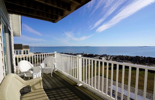 Camp Ellis House | Beachfront Family Retreat with Ocean View & Child-Friendly Space