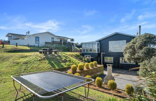 Foxton Beach House | Beachfront Favorite - Family-Friendly Foxton Beach Retreat