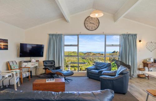 Foxton Beach House | Beachfront Favorite - Family-Friendly Foxton Beach Retreat