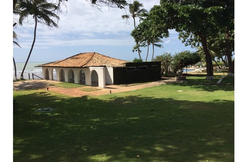 Praia do Forte Condo | Beachfront Flat in Praia do Forte with Pool & Family Amenities